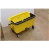 Image 4 : *Rubbermaid Press Wring Bucket without Lid