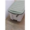 Image 7 : *Folding Clothes Rack and Rubbermaid Roughneck Large Tub with Lid