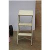 Image 2 : *Vintage 25'' Step Ladder and Dolly