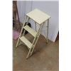 Image 3 : *Vintage 25'' Step Ladder and Dolly