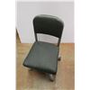 Image 2 : *Vintage Office Chair 33'' x 20'' x 16''