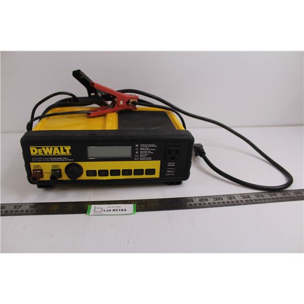 Dewalt DXAEC80CA Battery Charger - Working
