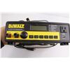 Image 5 : Dewalt DXAEC80CA Battery Charger - Working