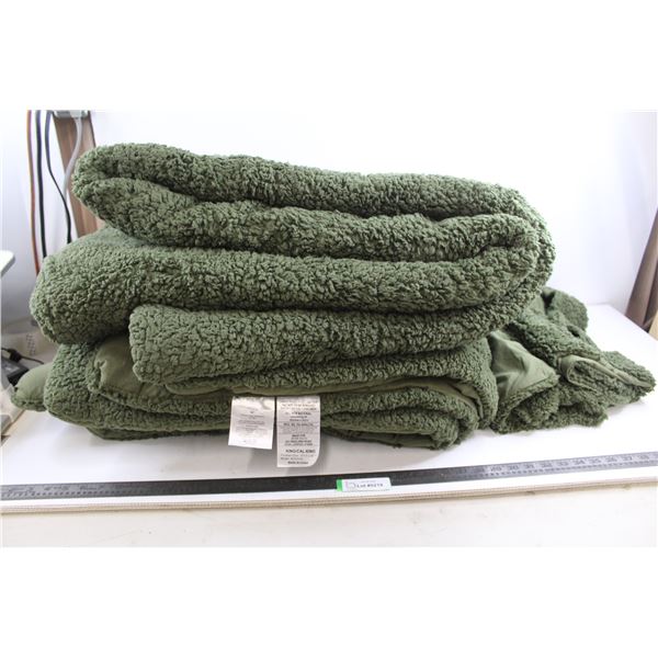 California King Reversible Comforter with 2 Pillow Shams