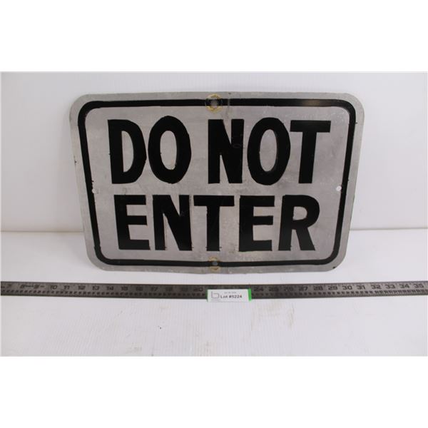 Metal Sign "Do Not Enter" 18" x 12"
