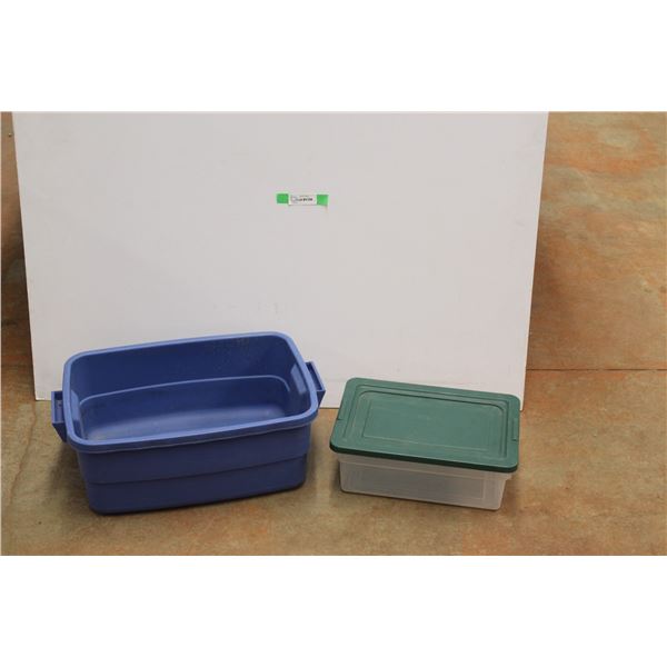 Rubbermaid Container with Lid and Plastic Tote