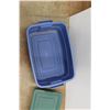 Image 4 : Rubbermaid Container with Lid and Plastic Tote