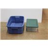 Image 6 : Rubbermaid Container with Lid and Plastic Tote