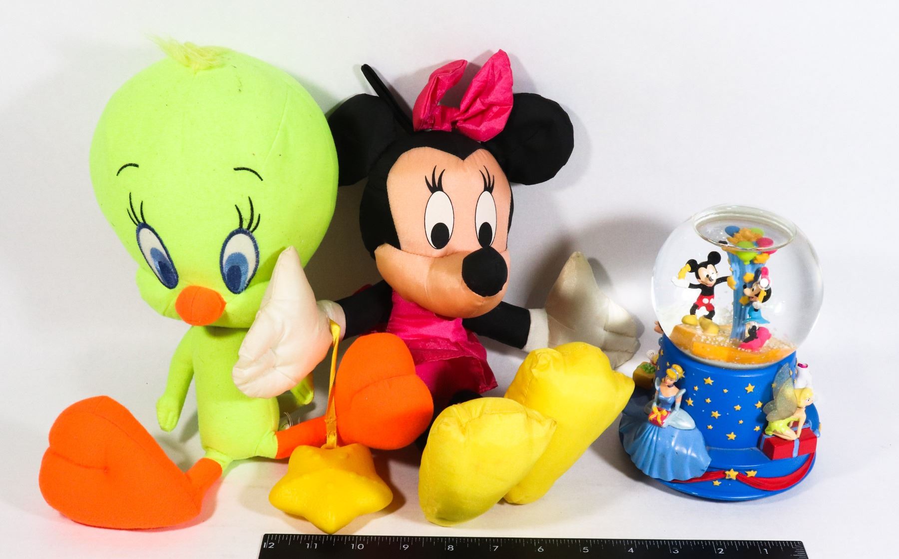 DISNEY SNOW GLOBE WITH VINTAGE MINNIE MOUSE AND Disney snow globe with vintage minnie mouse and