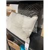 Image 3 : Linen Stone Wash Cushion (16in x 24in)