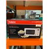 Image 2 : Galanz Retro Microwave Oven, 1.1 cu.ft.
