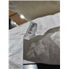 Image 2 : Lot of 2 Confidence in Textiles Standard Queen Size Firm Pillows
