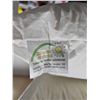 Image 3 : Lot of 2 Confidence in Textiles Standard Queen Size Firm Pillows