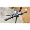 Image 5 : ACER SERIES 3 AES013 ELECTRIC SCOOTER WITH A 36V/250W HUB MOTOR, A MAX DISTANCE OF UP TO 30 KM,
