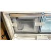 Image 4 : BLOMBERG BRFD2230XSS 36" STAINLESS STEEL 2 DOOR, 1 DRAWER REFRIGERATOR *IN BOX*