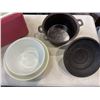 Image 2 : CAST IRON POT WITH LID AND PYREX PLU MIXING BOWL