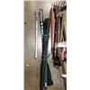 Image 2 : 2 BUNDLES OF GARDEN TOOLS