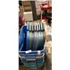 Image 2 : LOT OF 8 RUBBERMAID TOTES WITH LIDS