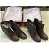 Image 2 : 2 NEW PAIRS OF BOOTS, SIZE 8.5 AND 10