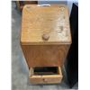 Image 2 : SMALL OAK STORAGE CABINET AND BLACK METAL FILE CABINET