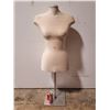 Image 1 : Standing Female Mannequin