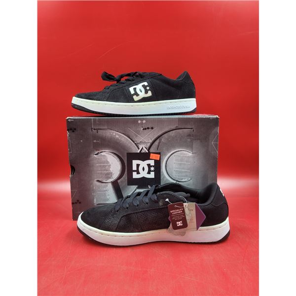 *NEW* Size 9 Men's DC Shoes