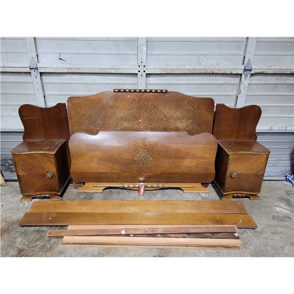 Victorian Bow Front Bed w/Sidetables