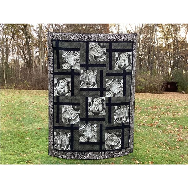 Custom Wildlife Quilt and Handbag Set from Shirley Vanderbroek