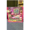 Image 5 : 4 ASSORTED BARBIE DOLLS INCLUDING; DINNER DATE, DAYBED, DELUXE BEDROOM & MORE