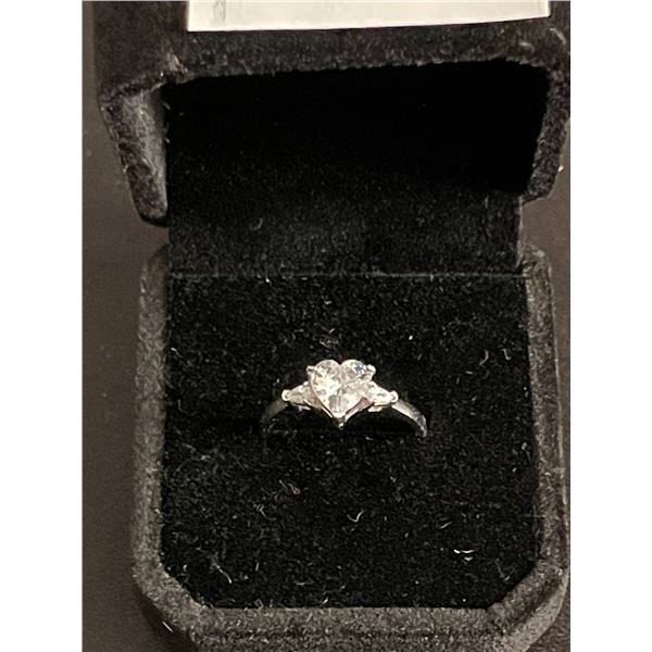 925S 1.5CT HEART CUT SIMULATED DIAMOND TRINITY RING WITH PEAR CUT SIDESTONES, SIZE 7.5 - MOUNTED IN