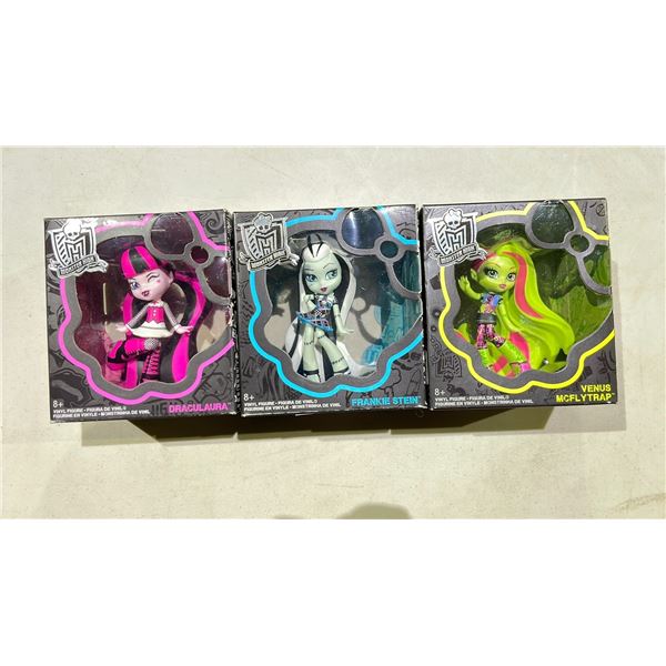 3 ASSORTED MONSTER HIGH VINYL FIGURES INCLUDING; DRACULAURA, VENUA MCFLYTRAP & FRANKIE STEIN