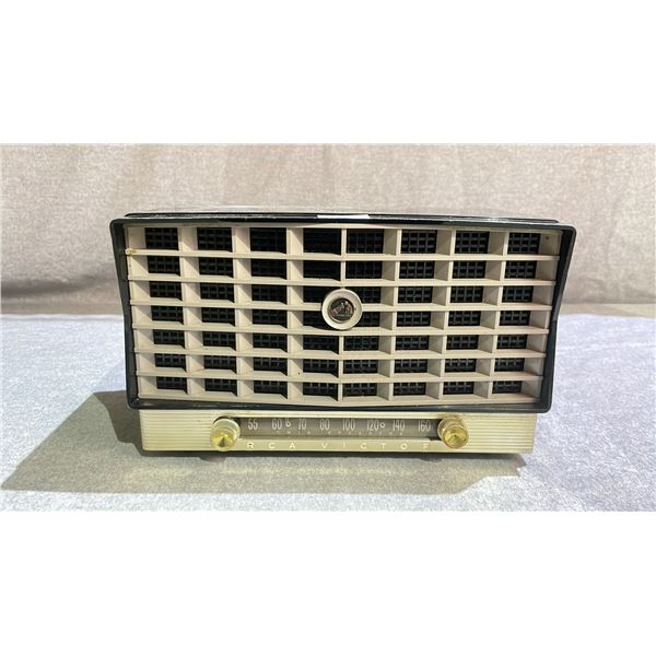 ANTIQUE RCA VICTOR RADIO X-110