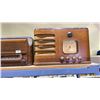 Image 2 : SHELF OF ASSORTED ANTIQUE RADIOS