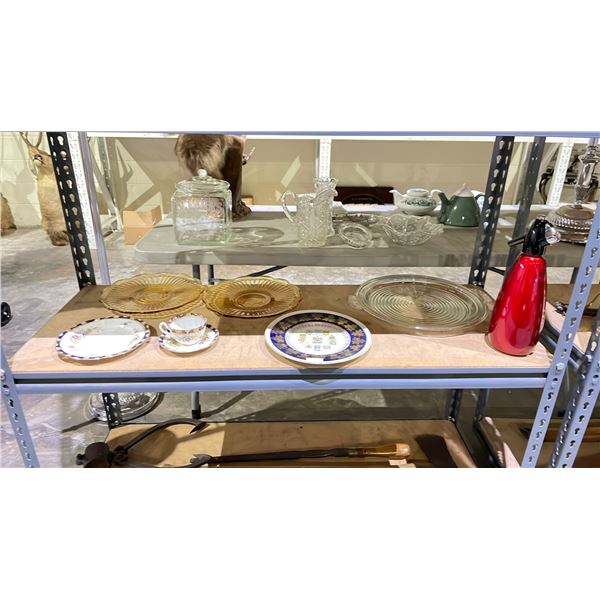 SHELF OF ASSORTED COLLECTIBLES INCLUDING; BONE CHINA, CANADA COATS OF ARMS PLATE, GLASS PLATTERS &