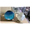 Image 2 : 2 ASSORTED VASES