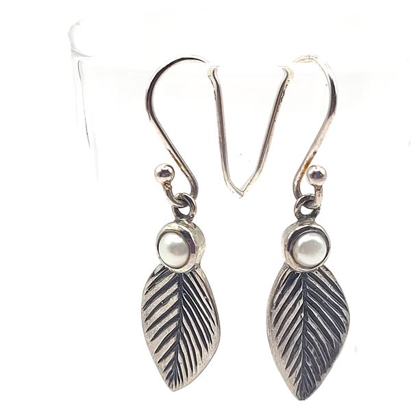 Dangling Leaf Earrings with Mabe' Pearl .925