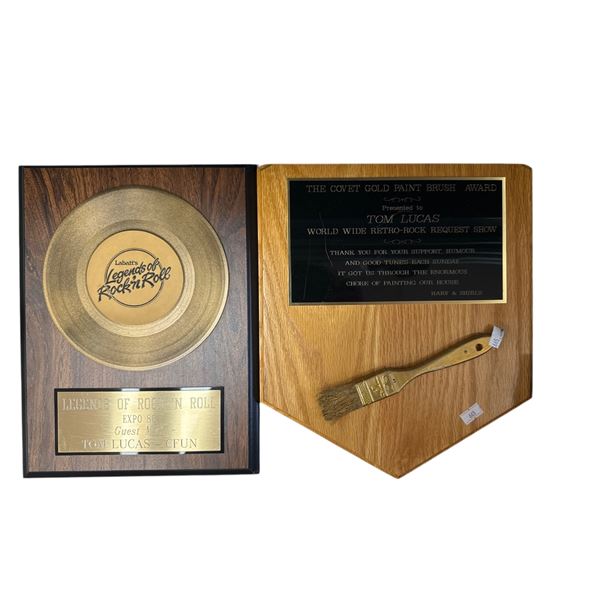 2 Plaques Dedicated To Tom Lucas
