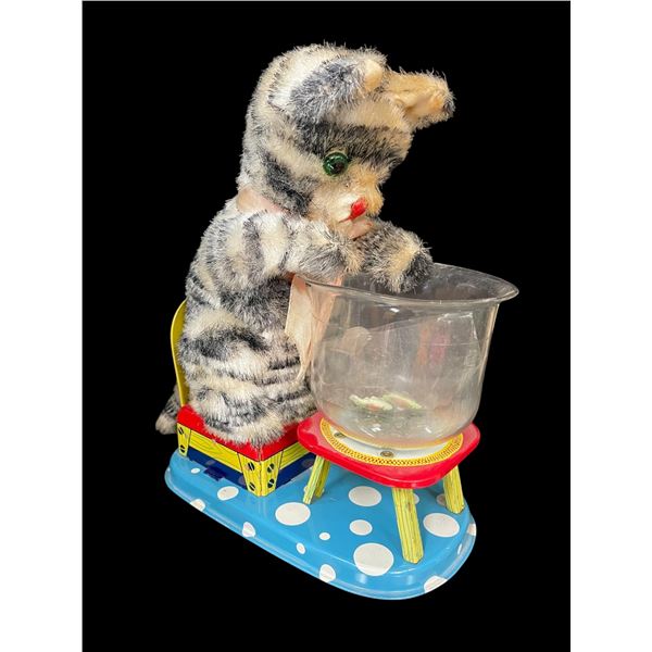Vintage Tin Litho Battery Operated Cat With Fishbowl