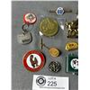 Image 2 : Collection of Vintage Pins, Brooches, Buttons, etc