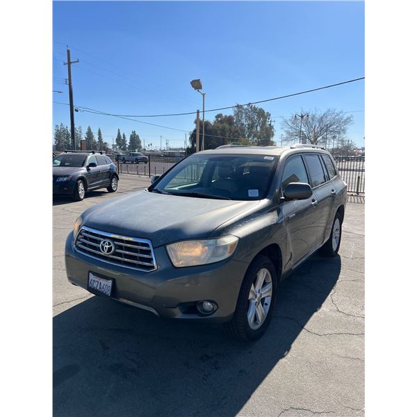 Toyota Highlander - CLEAN/