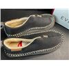 Image 2 : 1 Pair of Everfoams Memory Foam Slippers - Size 8 - New in Box