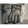 Image 2 : 2 Pairs of Heated Winter Gloves (USB-Powered) with 2 Wulcea USB-Powerbanks - Brand New!