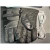 Image 2 : 2 Pairs of Heated Winter Gloves (USB-Powered) with 2 Wulcea USB-Powerbanks - Brand New!