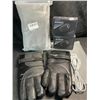 Image 1 : 2 Pairs of Heated Winter Gloves (USB-Powered) with 2 Wulcea USB-Powerbanks - Brand New!