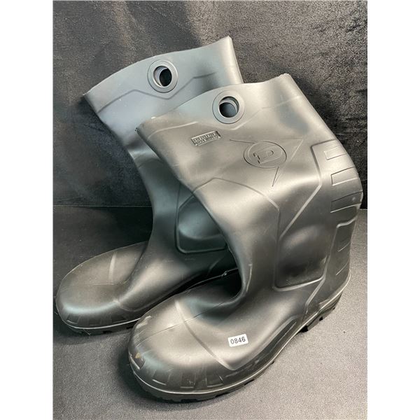 1 Pair of Dunlop Rubber Boots - Size 10M - Brand New