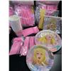 Image 4 : 5 Taylor Swift Themed Birthday Party Supply Sets- 141pc (Plates, Cups, Cutlery, Tablecloth, Napkins)