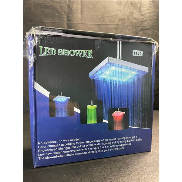 1 LED Shower Head/Colour-Changing Shower Head - Brand New