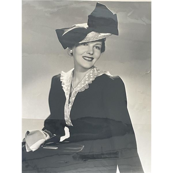 Louise Campbell unsigned photo