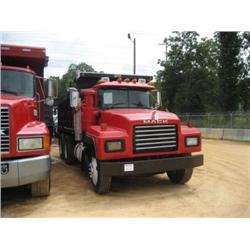 1999 MACK RD688S T/A DUMP