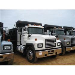 1998 MACK RD688S T/A DUMP